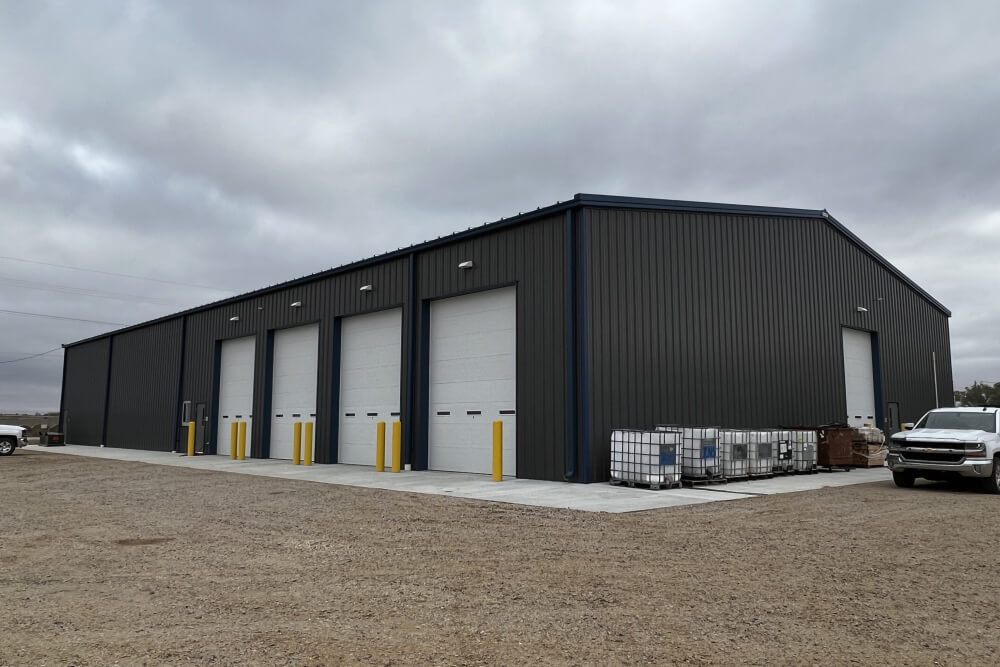 Metal Building with 4 garage doors