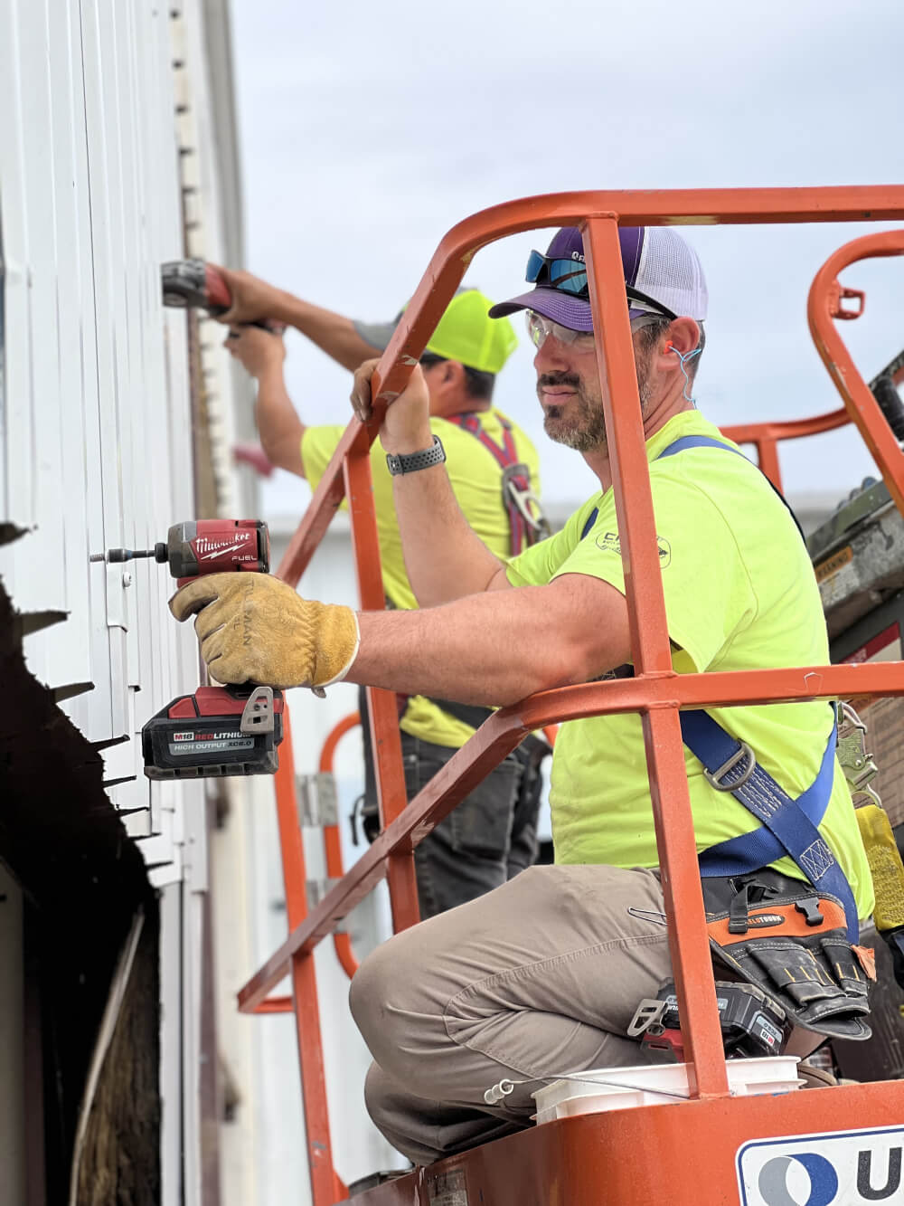 construction worker drilling